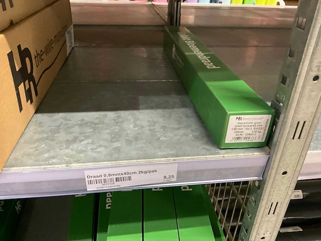 Labels, draad, spelden - afbeelding 19 van  30