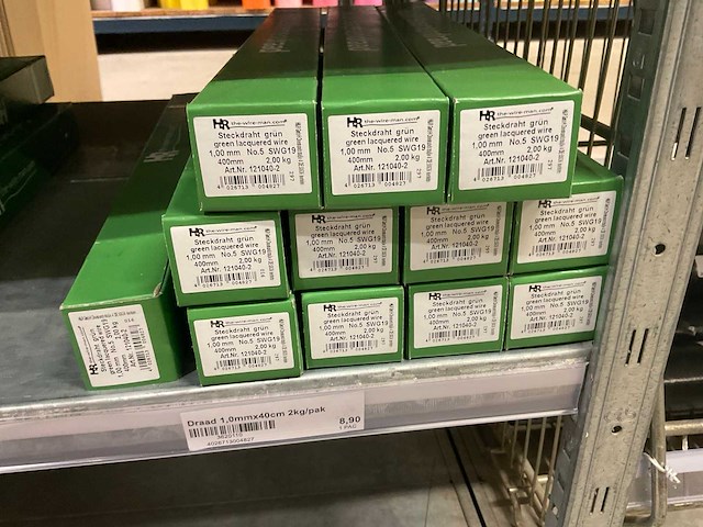 Labels, draad, spelden - afbeelding 22 van  30