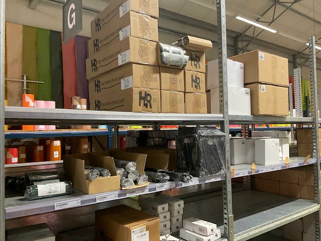 Labels, draad, spelden - afbeelding 12 van  30