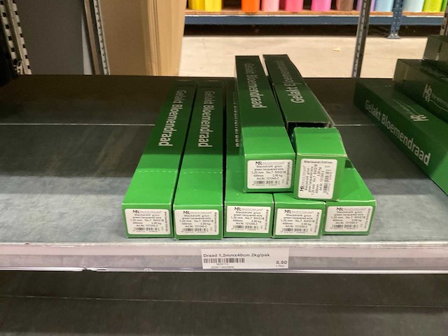 Labels, draad, spelden - afbeelding 24 van  30