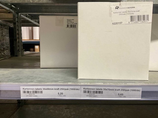 Labels, draad, spelden - afbeelding 29 van  30