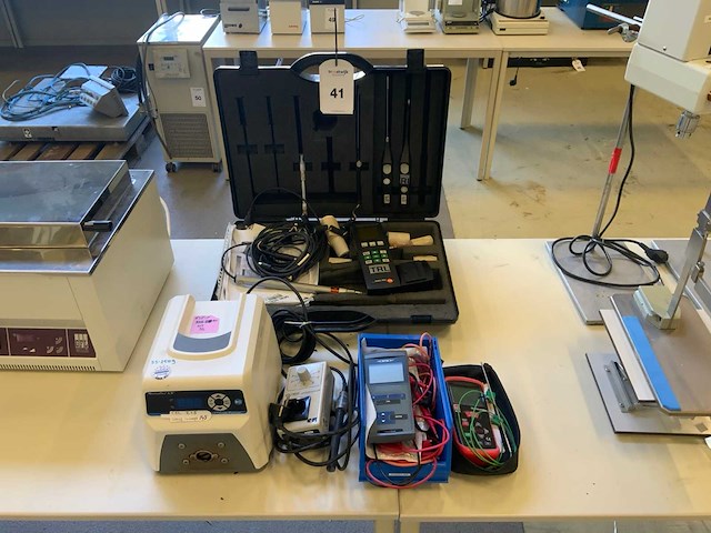 Laboratorium aparatuur (5x) - afbeelding 1 van  4