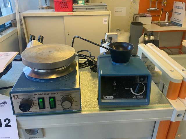 Laboratorium apparatuur (4x) - afbeelding 2 van  3