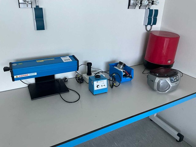 Laboratorium apparatuur - afbeelding 1 van  9
