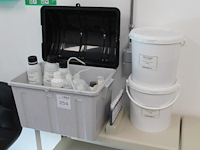 Laboratorium vloeistoffen en benodigdheden. - afbeelding 1 van  3