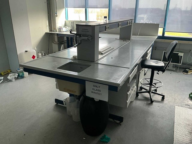 Laboratorium werkplek - afbeelding 1 van  9