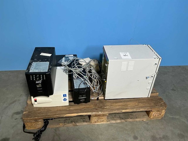 Laboratoriumapparatuur (10x) - afbeelding 1 van  6