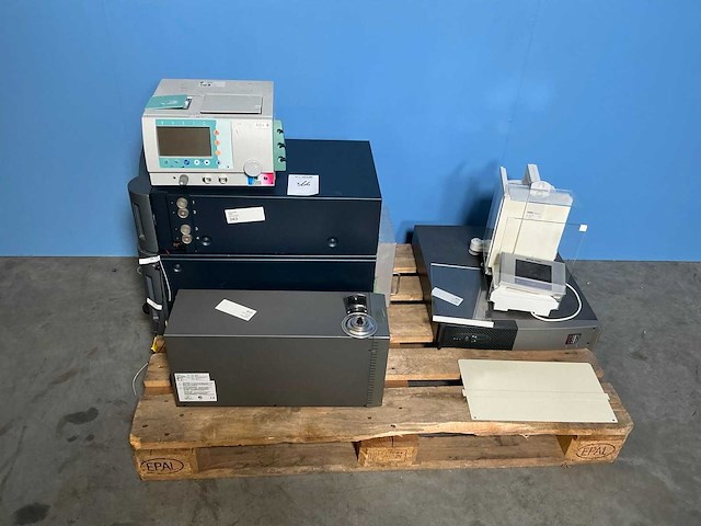 Laboratoriumapparatuur (5x) - afbeelding 1 van  6