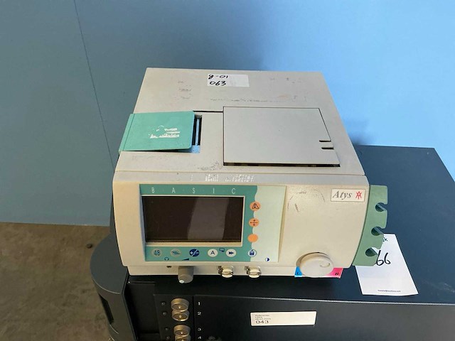 Laboratoriumapparatuur (5x) - afbeelding 2 van  6