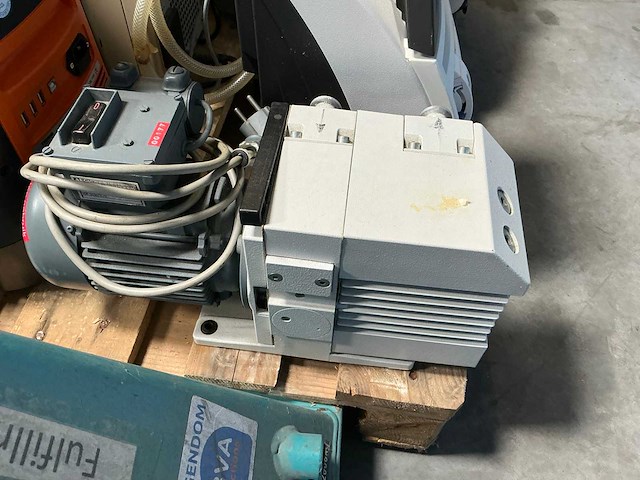 Laboratoriumapparatuur (7x) - afbeelding 7 van  11