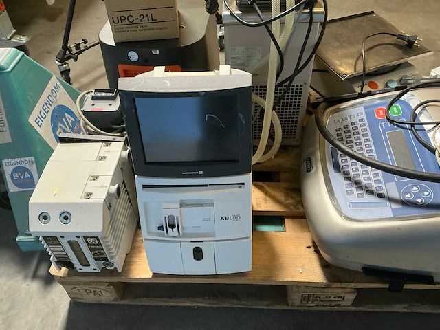 Laboratoriumapparatuur (7x) - afbeelding 8 van  11