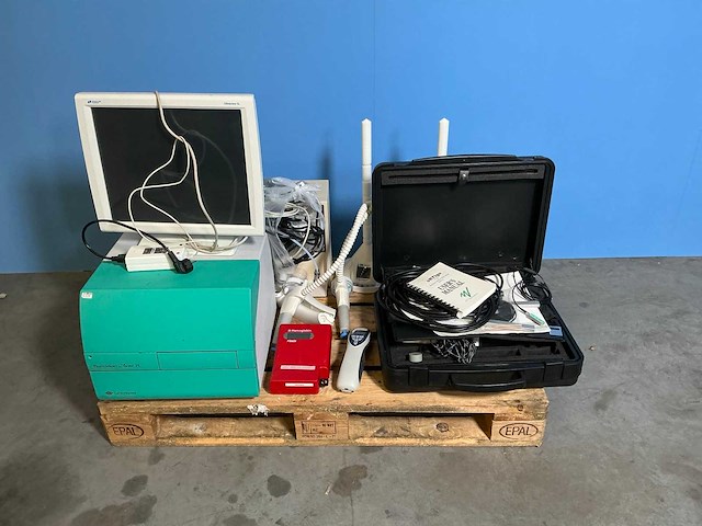 Laboratoriumapparatuur (8x) - afbeelding 1 van  12