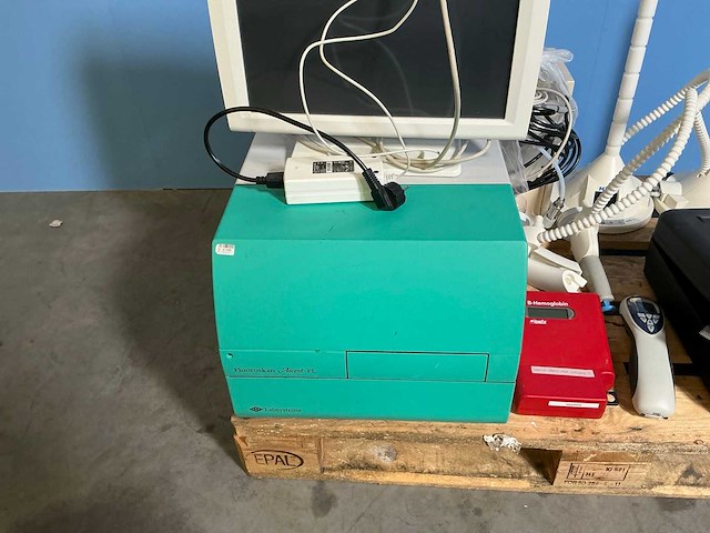 Laboratoriumapparatuur (8x) - afbeelding 9 van  12