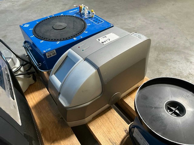 Laboratoriumapparatuur (9x) - afbeelding 6 van  10