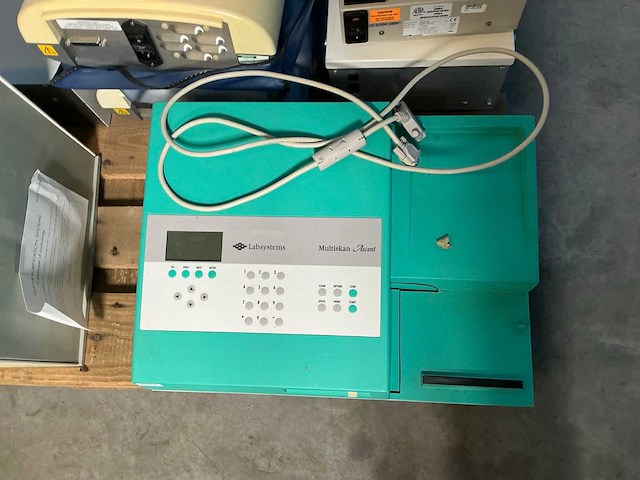 Laboratoriumapparatuur (9x) - afbeelding 10 van  10