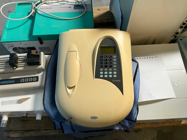 Laboratoriumapparatuur (9x) - afbeelding 7 van  10