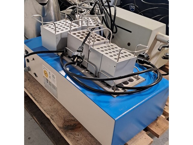 Laboratoriumapparatuur en diversen - afbeelding 2 van  13