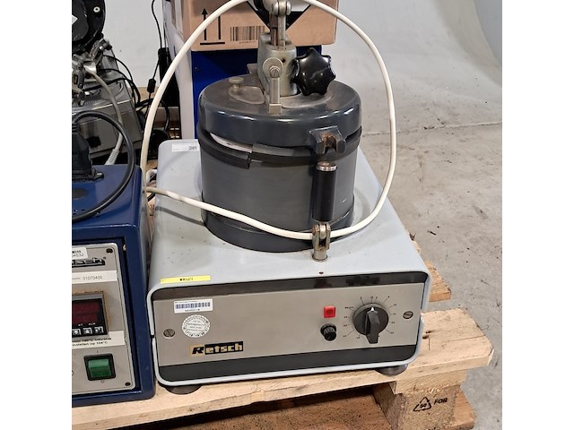 Laboratoriumapparatuur en diversen - afbeelding 10 van  13