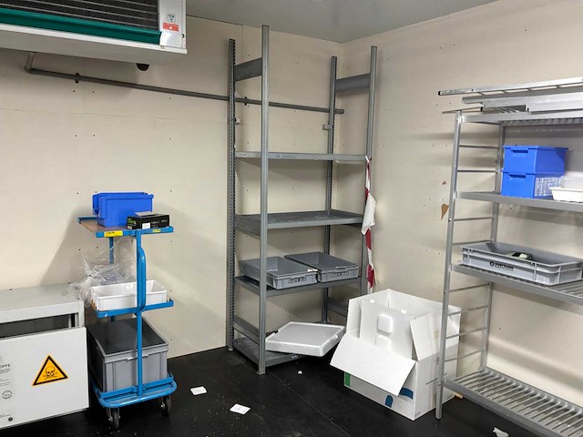 Laboratoriumapparatuur en legbordstellingen - afbeelding 2 van  12