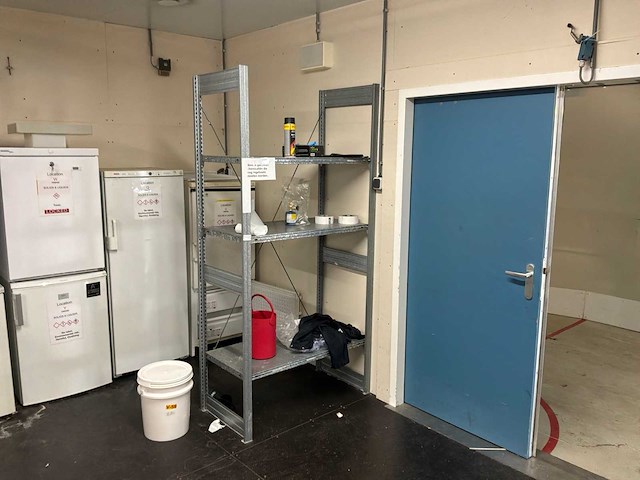 Laboratoriumapparatuur en legbordstellingen - afbeelding 12 van  12