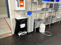 Laboratoriumapparatuur en legbordstellingen - afbeelding 10 van  12