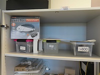 Laboratoriumapparatuur en toebehoren, inhoud kast - afbeelding 2 van  7