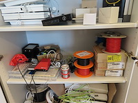 Laboratoriumapparatuur en toebehoren, inhoud kast - afbeelding 4 van  7