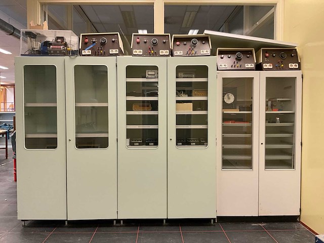 Laboratoriumkast (3x) - afbeelding 1 van  6