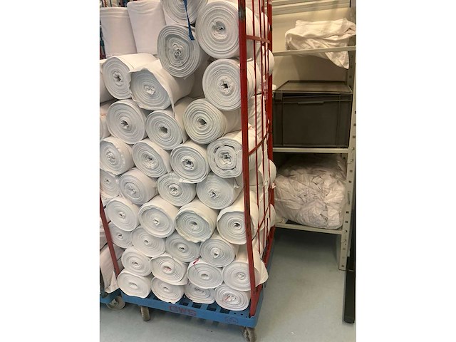 Laboratoriumkleding, handdoekrollen en planken - afbeelding 4 van  6