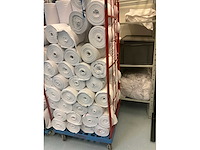 Laboratoriumkleding, handdoekrollen en planken - afbeelding 4 van  6