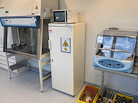 Laboratoriumkoelkast en magnetron - afbeelding 1 van  5