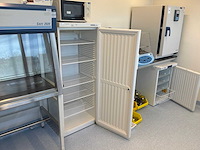 Laboratoriumkoelkast en magnetron - afbeelding 2 van  5