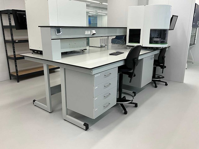 Laboratoriummeubilair - afbeelding 1 van  6