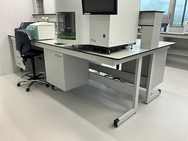 Laboratoriummeubilair - afbeelding 2 van  6