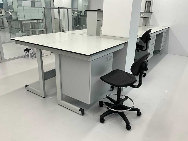 Laboratoriummeubilair - afbeelding 2 van  4