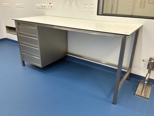 Laboratoriummeubilair - afbeelding 1 van  3