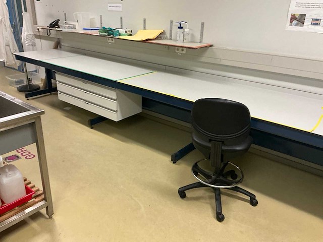 Laboratoriummeubilair - afbeelding 2 van  6