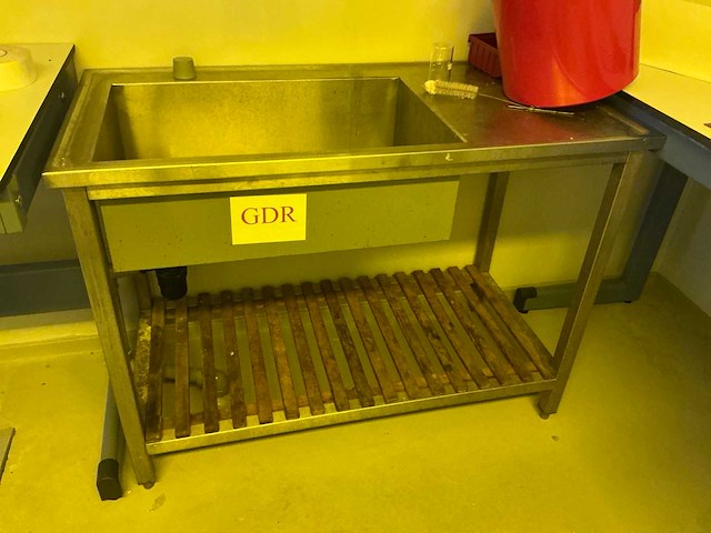 Laboratoriummeubilair - afbeelding 3 van  7