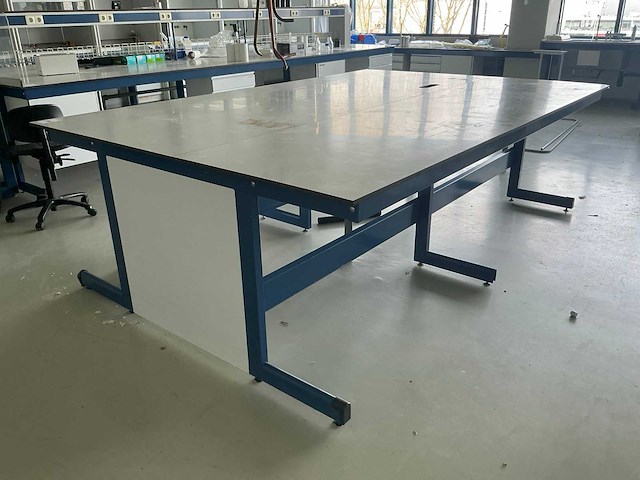 Laboratoriummeubilair - afbeelding 1 van  5