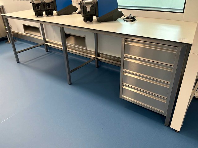 Laboratoriummeubilair - afbeelding 1 van  3