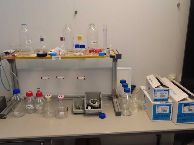 Laboratoriumopstelling met toebehoren - afbeelding 1 van  4