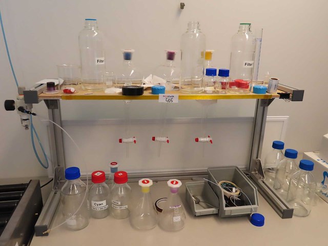 Laboratoriumopstelling met toebehoren - afbeelding 2 van  4