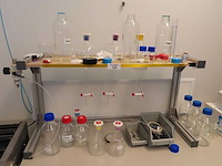 Laboratoriumopstelling met toebehoren - afbeelding 2 van  4