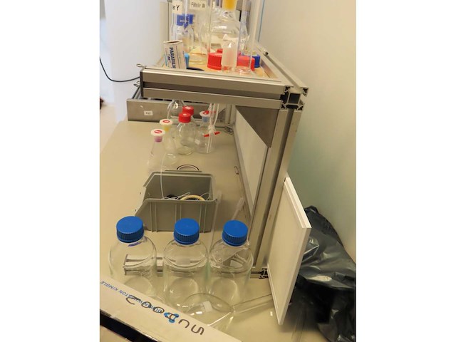 Laboratoriumopstelling met toebehoren - afbeelding 4 van  4