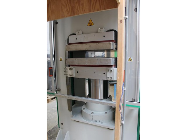 Laboratoriumpers imal pl100 met huidig persoppervlak 600 x 600 mm. bouwjaar 2020. persdruk max. 250 bar. 26... - afbeelding 3 van  9