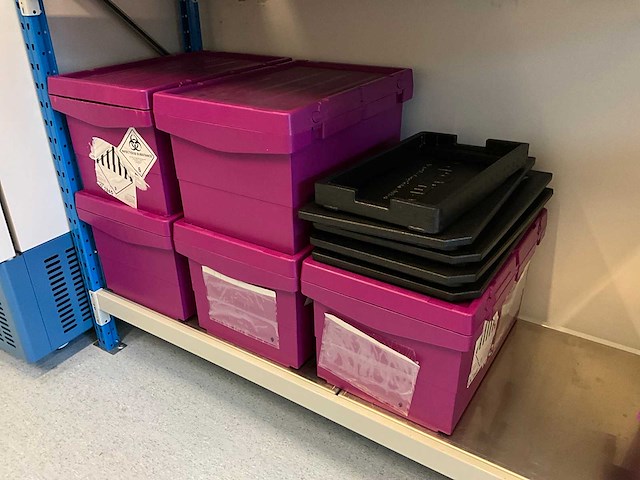 Laboratoriumrek met inhoud - afbeelding 7 van  10