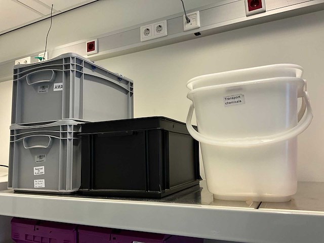Laboratoriumrek met inhoud - afbeelding 8 van  10