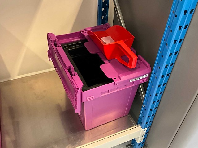 Laboratoriumrek met inhoud - afbeelding 9 van  10