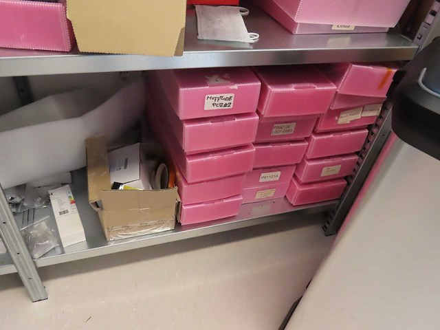 Laboratoriumtoebehoren met rek - afbeelding 2 van  10