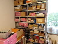 Laboratoriumtoebehoren met rek - afbeelding 1 van  10